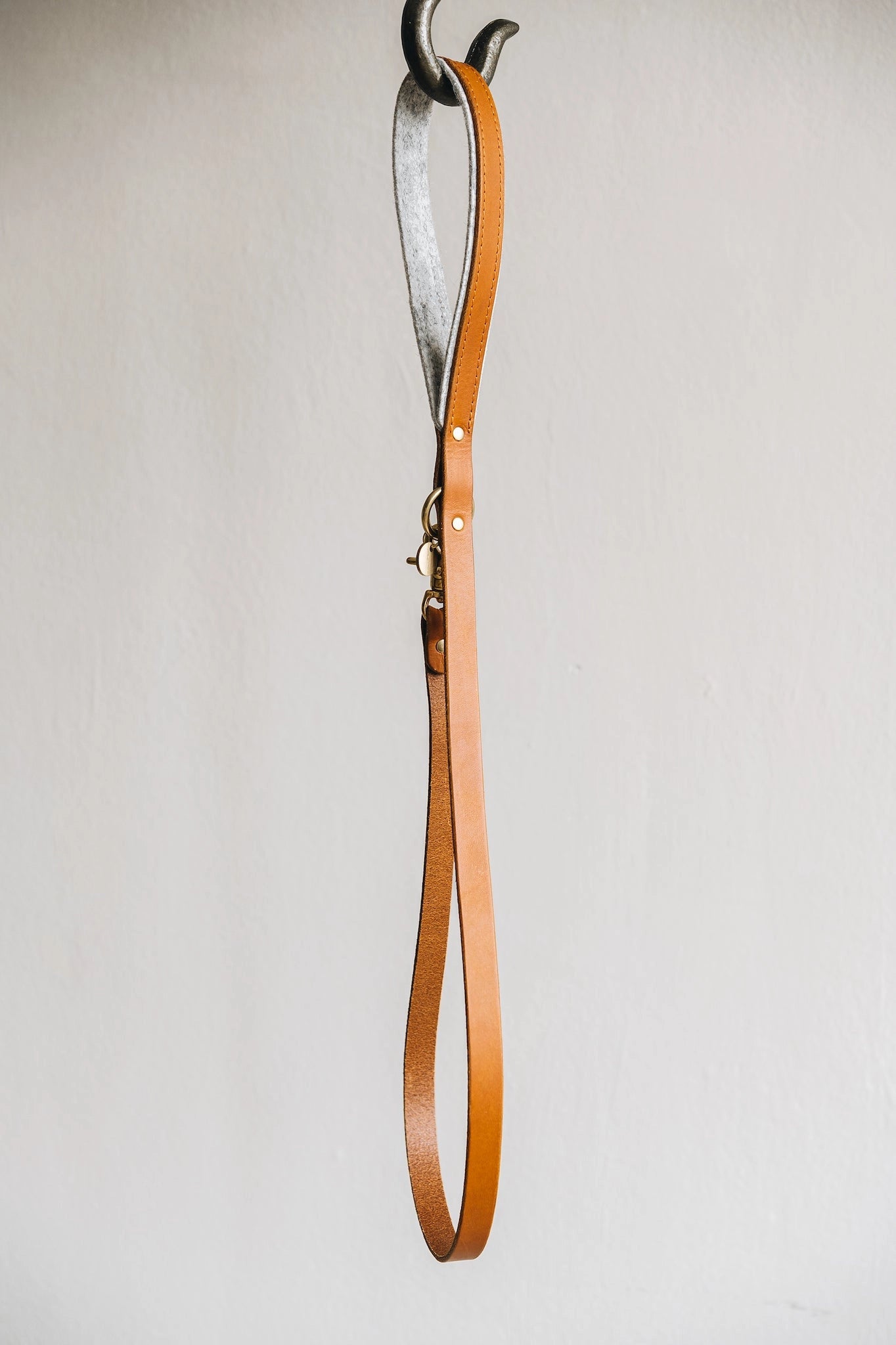 Leichte kurze Lederleine. Hellbraun